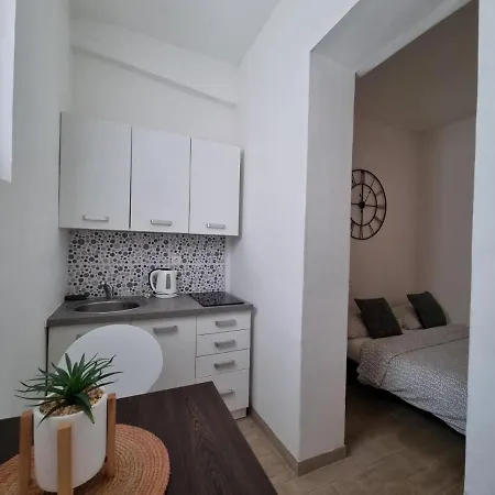 Apartment Lav