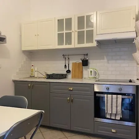Apartment Lav
