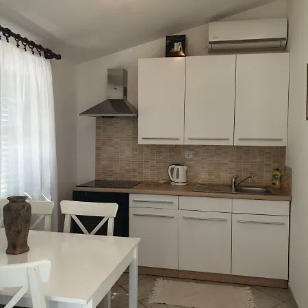 Apartment Lav *